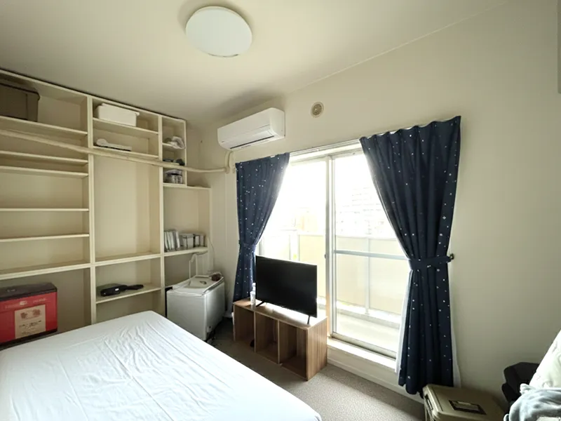 あたたかい光の差し込む角部屋