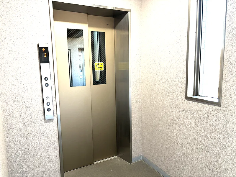 エレベーターから目の前